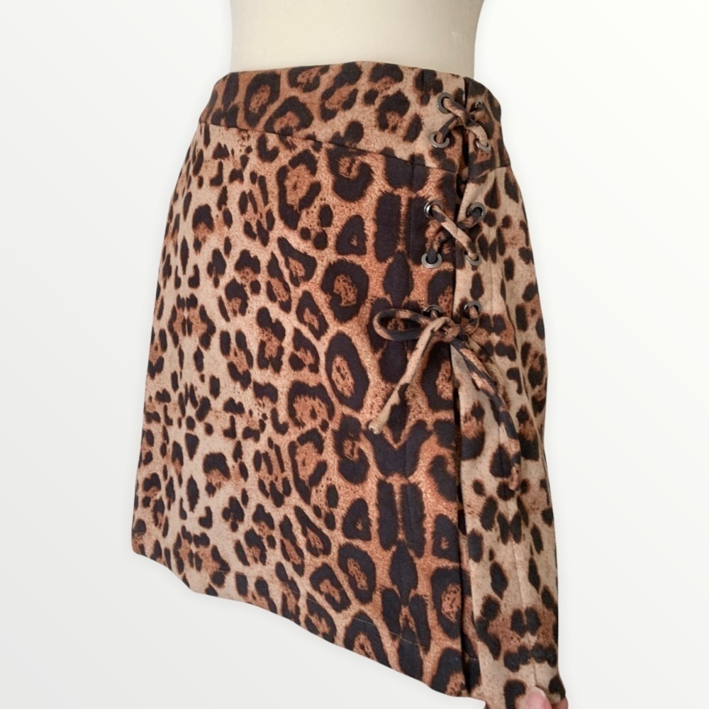 Hayden Lace-Up Leopard Skirt Size M
